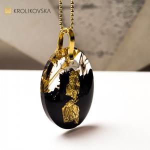 Biżuteria czarno złota, elegancka kompozycja barw.
