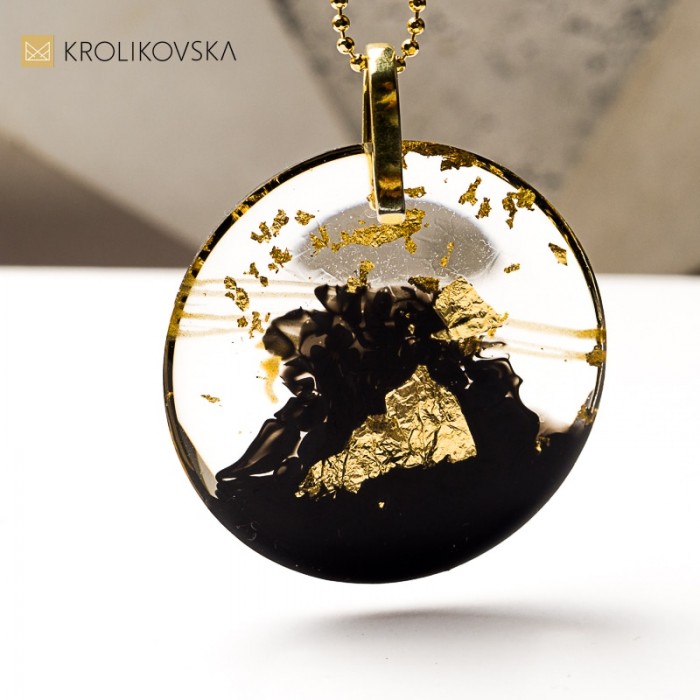 Naszyjnik handmade, nowoczesna forma elegancji.