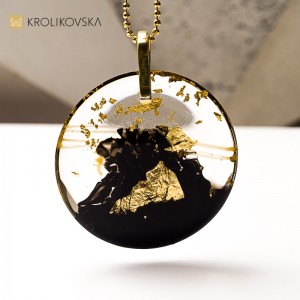 Naszyjnik handmade, nowoczesna forma elegancji.