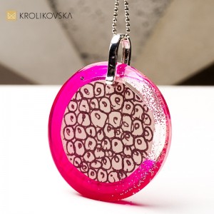 Biżuteria handmade w abstrakcyjnej formie.
