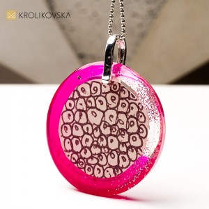 Biżuteria handmade w abstrakcyjnej formie.