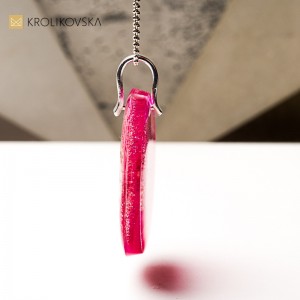 Biżuteria handmade w abstrakcyjnej formie.