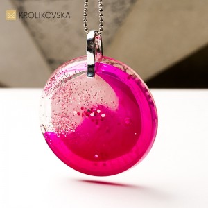 Biżuteria handmade w abstrakcyjnej formie.