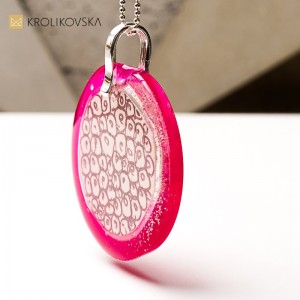 Biżuteria handmade w abstrakcyjnej formie.