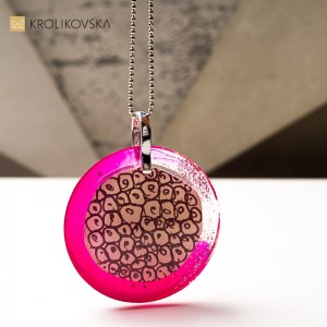 Biżuteria handmade w abstrakcyjnej formie.