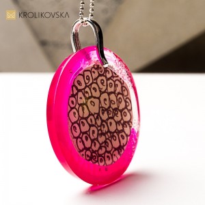 Biżuteria handmade w abstrakcyjnej formie.