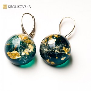 Kolczyki zielone, biżuteria z żywicy – prezent dla kobiety.