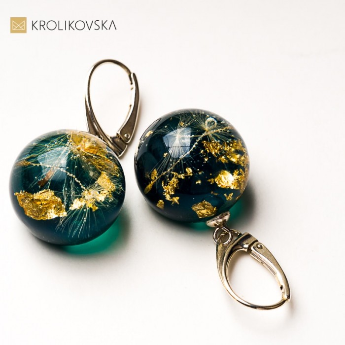 Kolczyki zielone, biżuteria z żywicy – prezent dla kobiety.