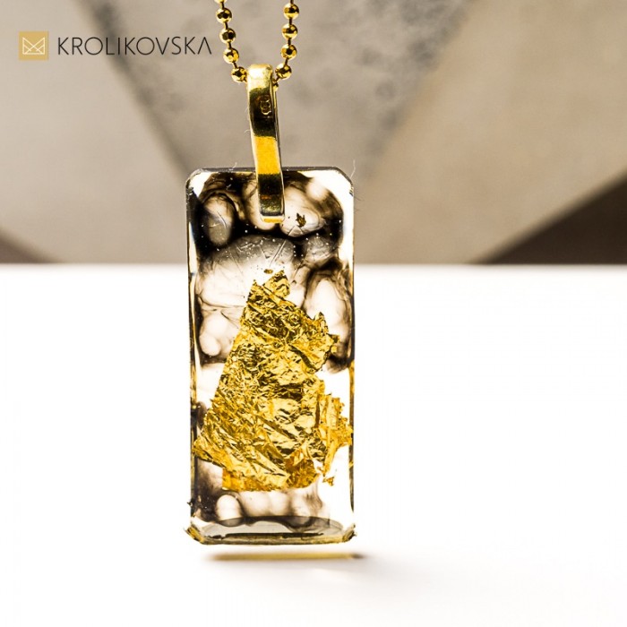 Biżuteria artystyczna podkreślająca osobowość.