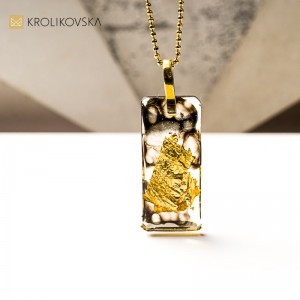 Biżuteria artystyczna podkreślająca osobowość.