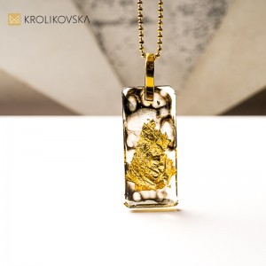 Biżuteria artystyczna podkreślająca osobowość.