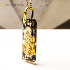 Biżuteria artystyczna podkreślająca osobowość.