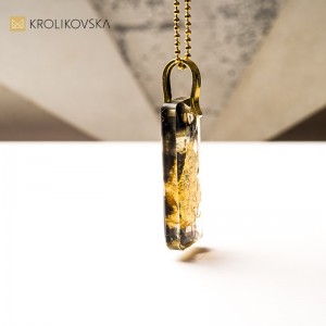 Biżuteria artystyczna podkreślająca osobowość.