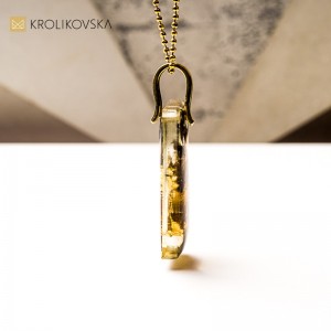 Biżuteria artystyczna podkreślająca osobowość.