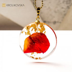 Subtelna biżuteria artystyczna dla kobiet.