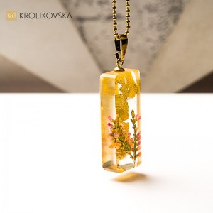 Artystyczna biżuteria w luksusowym wydaniu.1