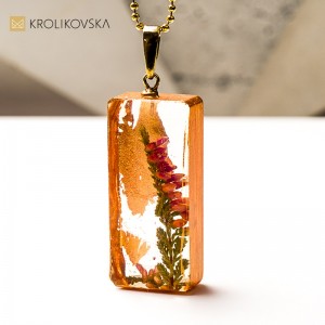 Biżuteria tworzona w pojedynczych egzemplarzach.