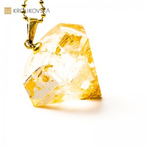 Biżuteria tworzona ręcznie w pracowni artystki.