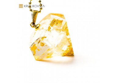 Biżuteria tworzona ręcznie w pracowni artystki.