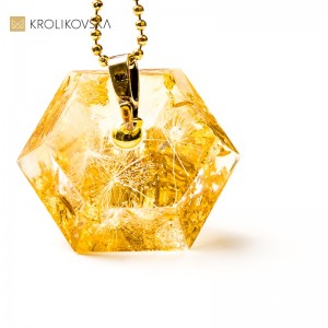 Biżuteria tworzona ręcznie w pracowni artystki.1