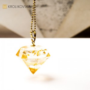 Biżuteria tworzona ręcznie w pracowni artystki.