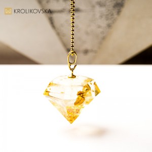 Biżuteria tworzona ręcznie w pracowni artystki.