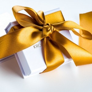 Naszyjnik z wrzosem w żywicy – biżuteria artystyczna.
