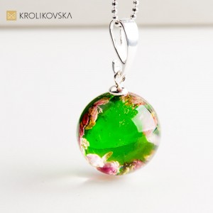 Biżuteria artystyczna dla kobiety.