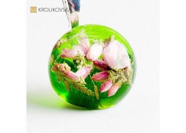Naszyjnik z prawdziwym wrzosem w żywicy – autorska biżuteria