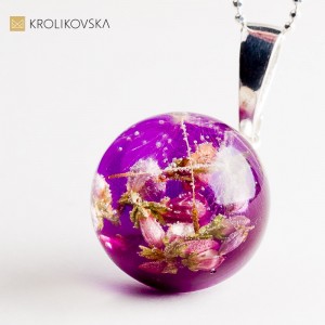 Naszyjnik z żywicy – wyjątkowy prezent handmade