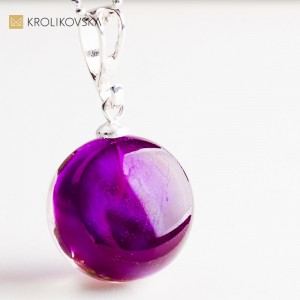 Naszyjnik z żywicy – wyjątkowy prezent handmade