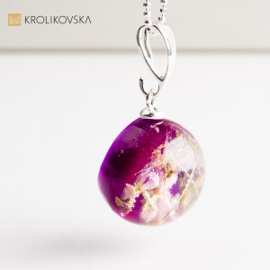 Naszyjnik z żywicy – wyjątkowy prezent handmade