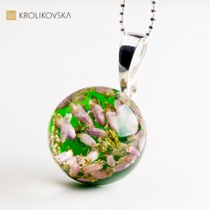Autorski naszyjnik z kwiatami – prezent z duszą.