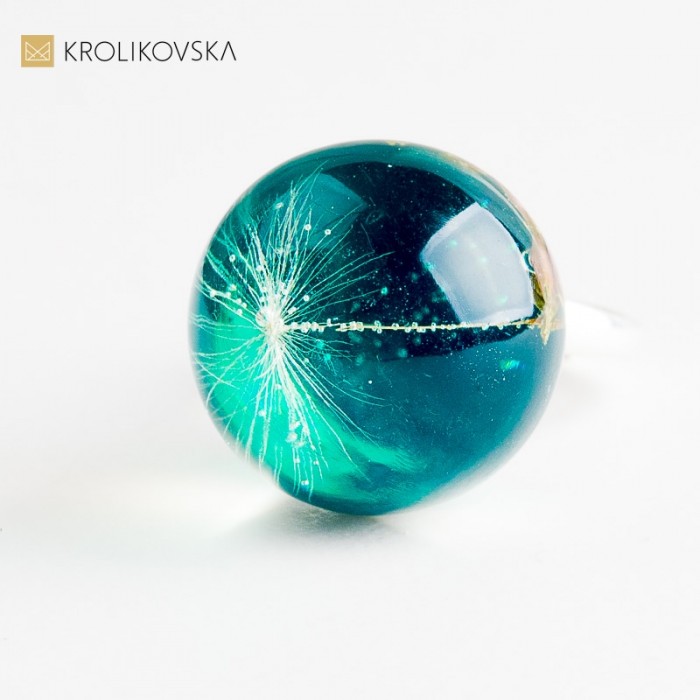 Biżuteria z  dmuchawcem zatopionymi w żywicy – autorska biżuteria na prezent