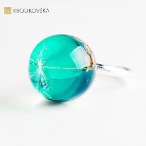 Biżuteria z  dmuchawcem zatopionymi w żywicy – autorska biżuteria na prezent