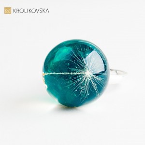 Biżuteria z  dmuchawcem zatopionymi w żywicy – autorska biżuteria na prezent