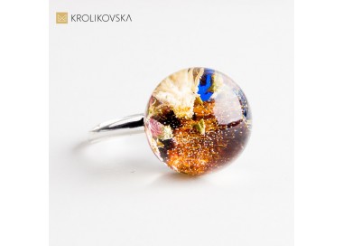 Biżuteria z prawdziwym kwiatem – autorski prezent dla niej.