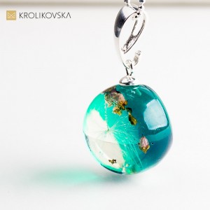 Biżuteria z naturalnymi roślinami – autorska biżuteria inspirowana naturą.
