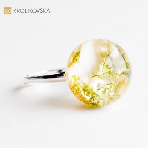 Biżuteria z liśćmi i roślinami w żywicy – unikatowe rękodzieło.1