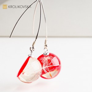 Biżuteria z mchem i roślinami – artystyczna biżuteria inspirowana lasem.