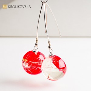 Biżuteria z mchem i roślinami – artystyczna biżuteria inspirowana lasem.