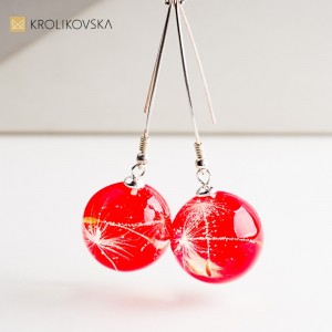 Biżuteria z mchem i roślinami – artystyczna biżuteria inspirowana lasem.