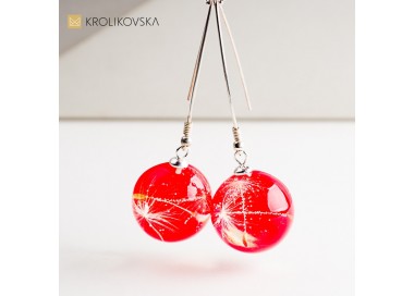 Biżuteria z mchem i roślinami – artystyczna biżuteria inspirowana lasem.