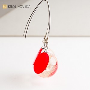 Biżuteria z mchem i roślinami – artystyczna biżuteria inspirowana lasem.
