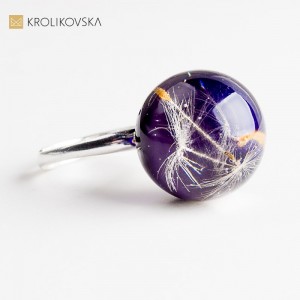 Biżuteria z kwiatami w żywicy – prezent dla żony na rocznicę.1