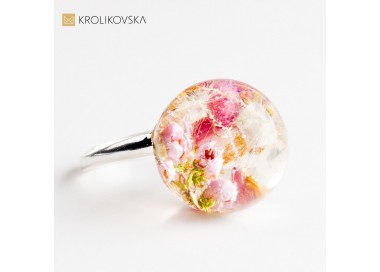 Biżuteria z kwiatami i srebrem – elegancki prezent dla kobiety.
