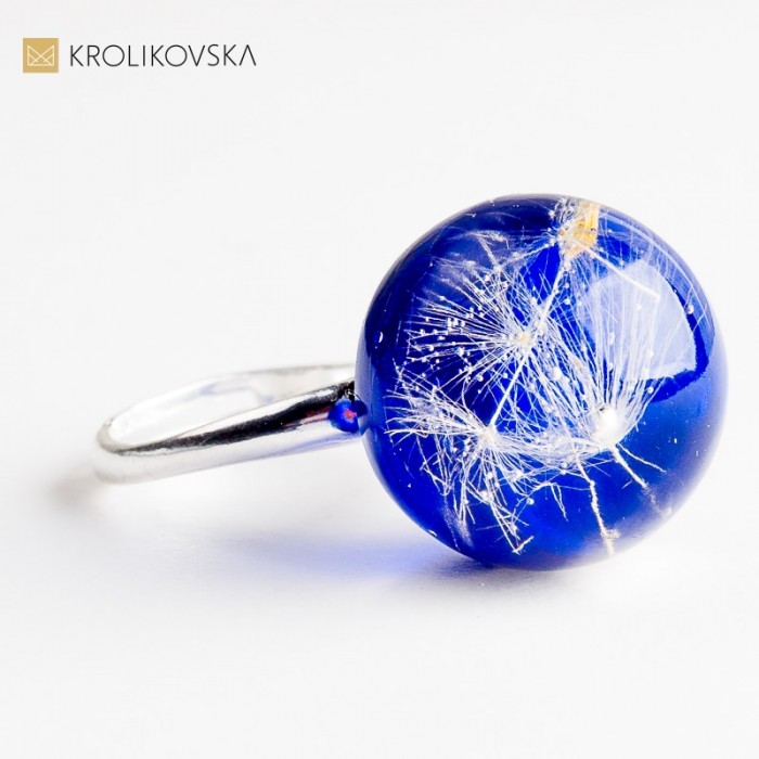 Artystyczna biżuteria z naturą w środku – wyjątkowy pomysł na prezent.