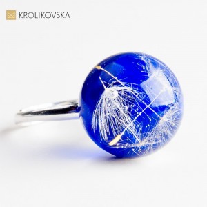 Artystyczna biżuteria z naturą w środku – wyjątkowy pomysł na prezent.