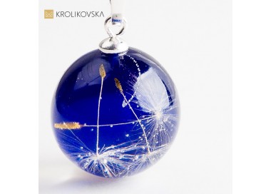 Biżuteria z prawdziwymi roślinami – fragment natury zachowany na zawsze.