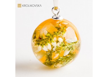 Biżuteria z roślin w żywicy – niepowtarzalne piękno natury.